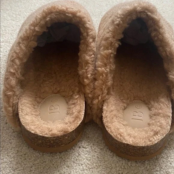 NWT! Intentionally Blank Apres Slippers - Picture 6 of 10